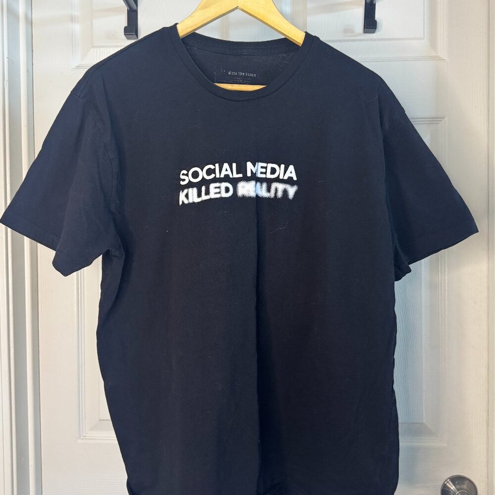 Black Graphic Tee – “Social Media Killed Reality” – Men’s XL
